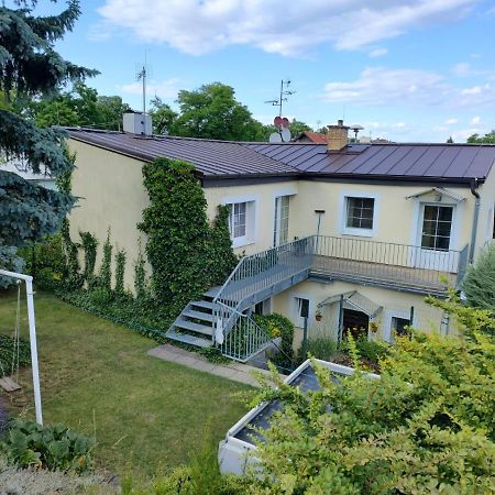 U Letiste Lägenhet Kněževes Exteriör bild
