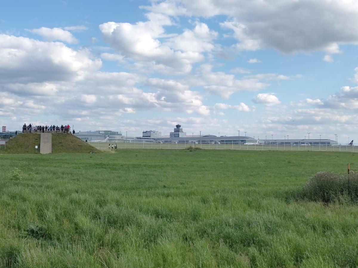 U Letiste Lägenhet Kněževes Exteriör bild